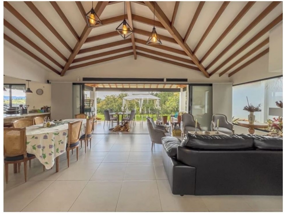 Casa de 3 alcobas en venta en El Porvenir, Rionegro, 200 m² · foto 3 de 9