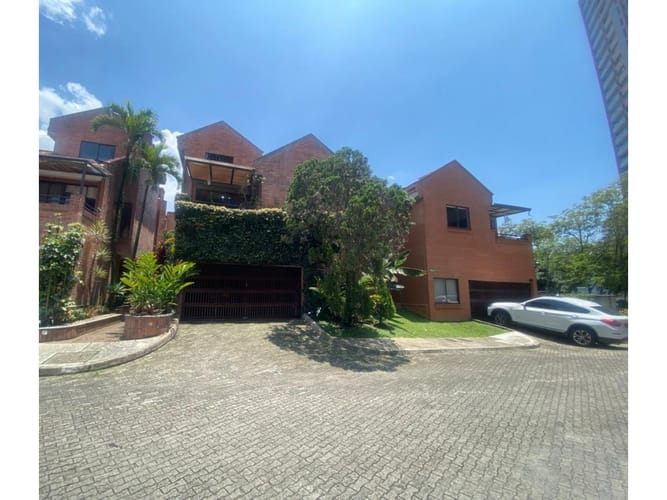 Casa de 3 alcobas en venta en La Florida, Medellín, 240 m² · foto 16 de 24