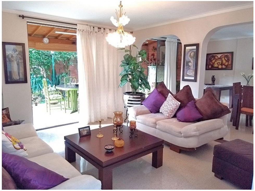 Casa de 4 alcobas en venta en Los Naranjos, Medellín, 302 m² · foto 4 de 24