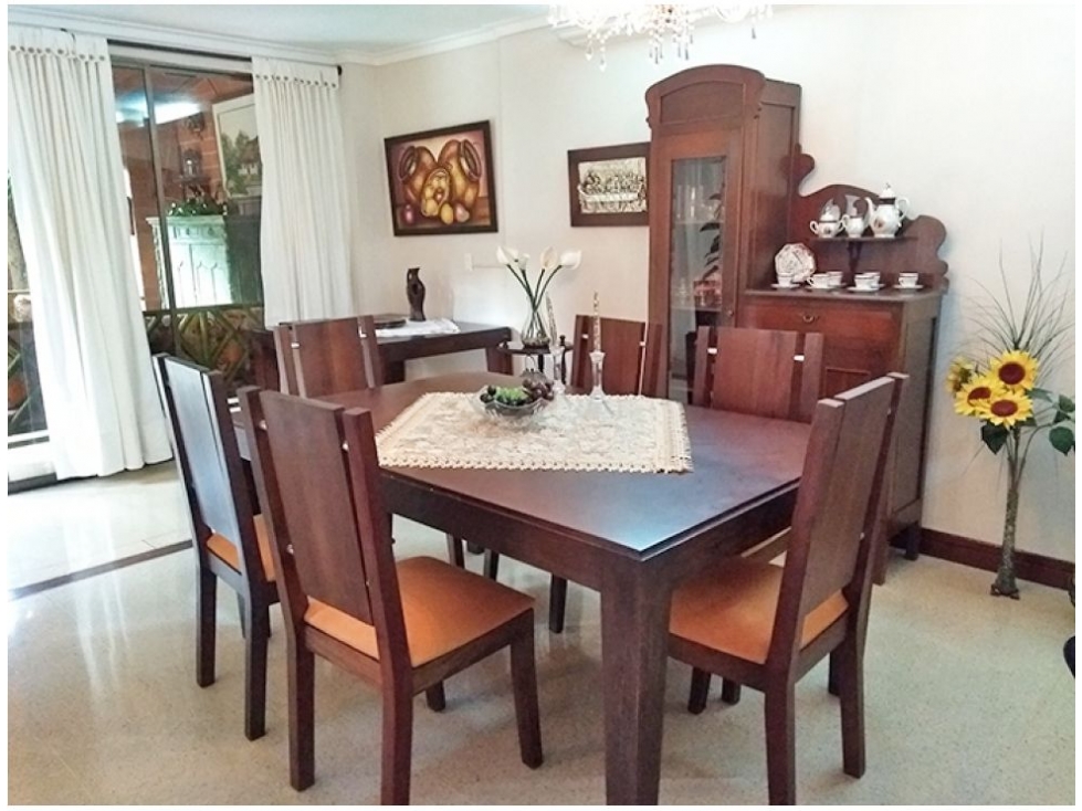 Casa de 4 alcobas en venta en Los Naranjos, Medellín, 302 m² · foto 5 de 24