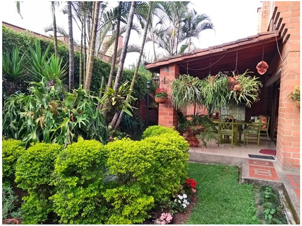 Casa de 4 alcobas en venta en Los Naranjos, Medellín, 302 m² · foto 6 de 24