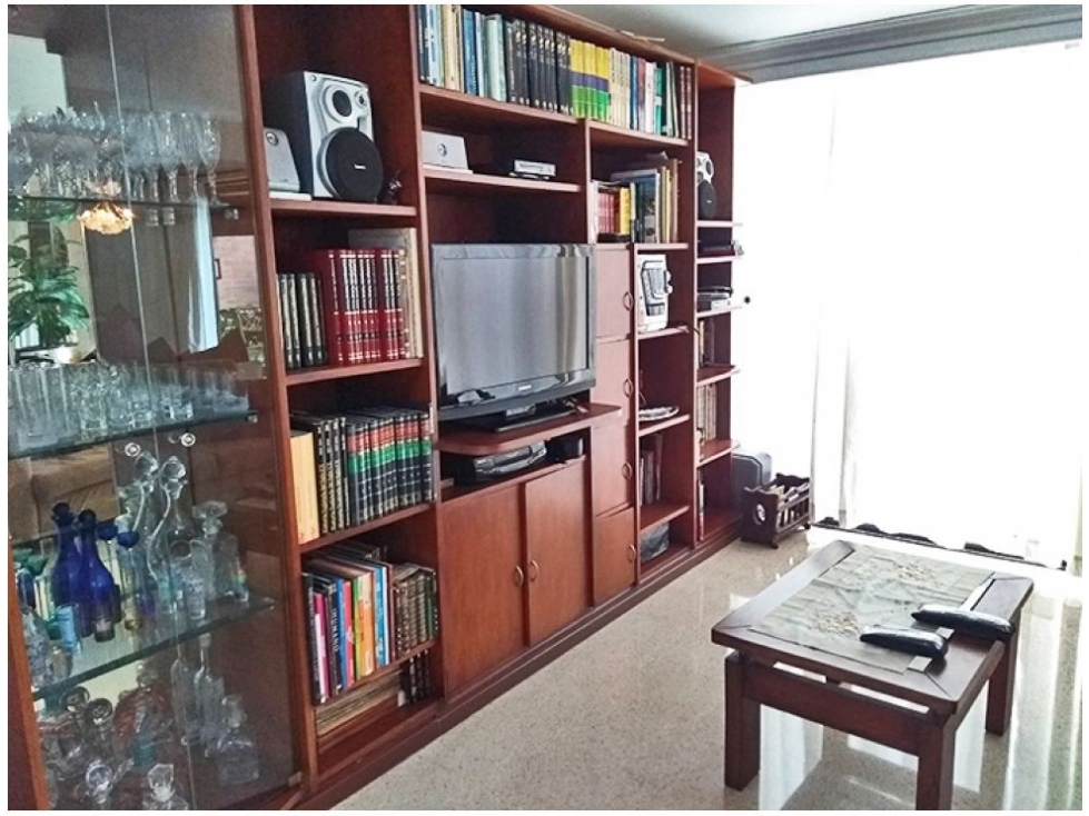 Casa de 4 alcobas en venta en Los Naranjos, Medellín, 302 m² · foto 9 de 24