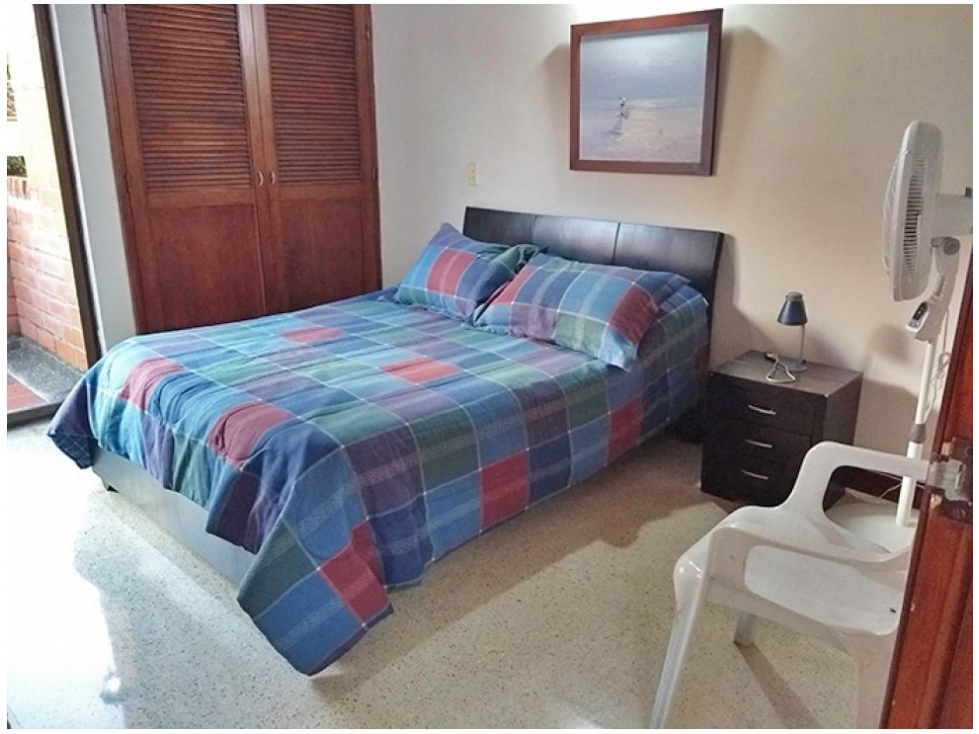 Casa de 4 alcobas en venta en Los Naranjos, Medellín, 302 m² · foto 10 de 24