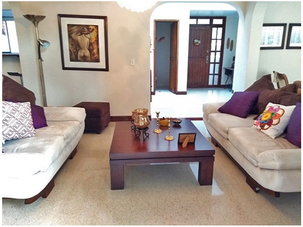 Casa de 4 alcobas en venta en Los Naranjos, Medellín, 302 m² · foto 11 de 24