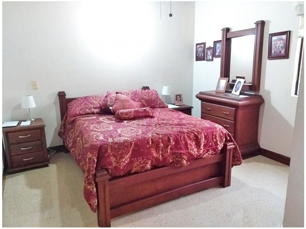 Casa de 4 alcobas en venta en Los Naranjos, Medellín, 302 m² · foto 13 de 24