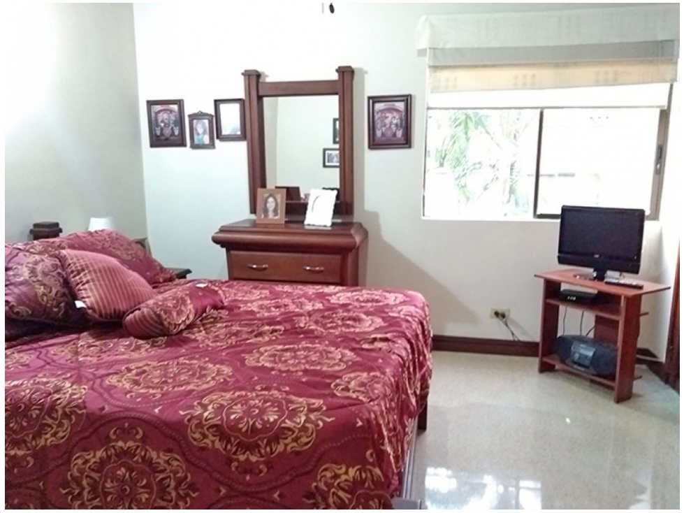 Casa de 4 alcobas en venta en Los Naranjos, Medellín, 302 m² · foto 14 de 24