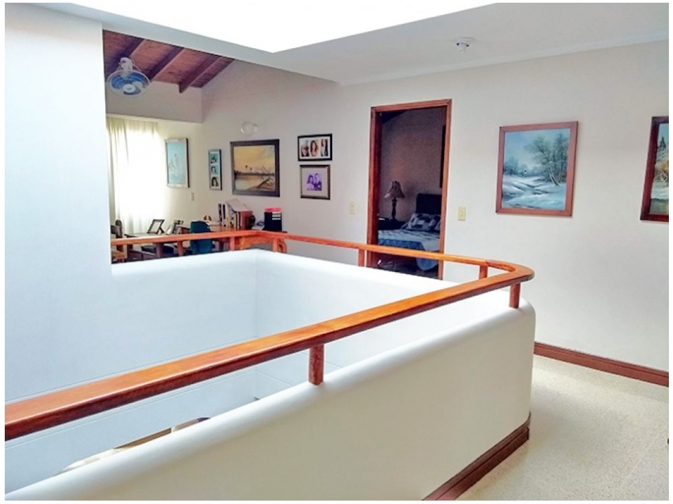 Casa de 4 alcobas en venta en Los Naranjos, Medellín, 302 m² · foto 16 de 24