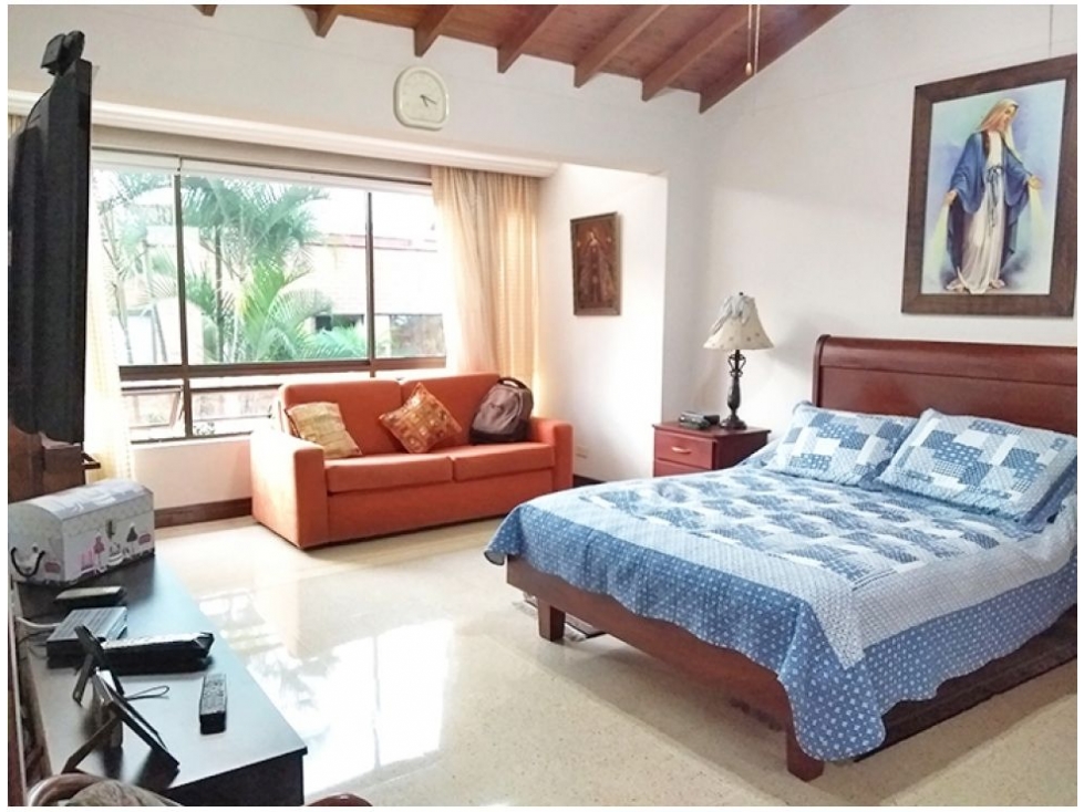 Casa de 4 alcobas en venta en Los Naranjos, Medellín, 302 m² · foto 18 de 24