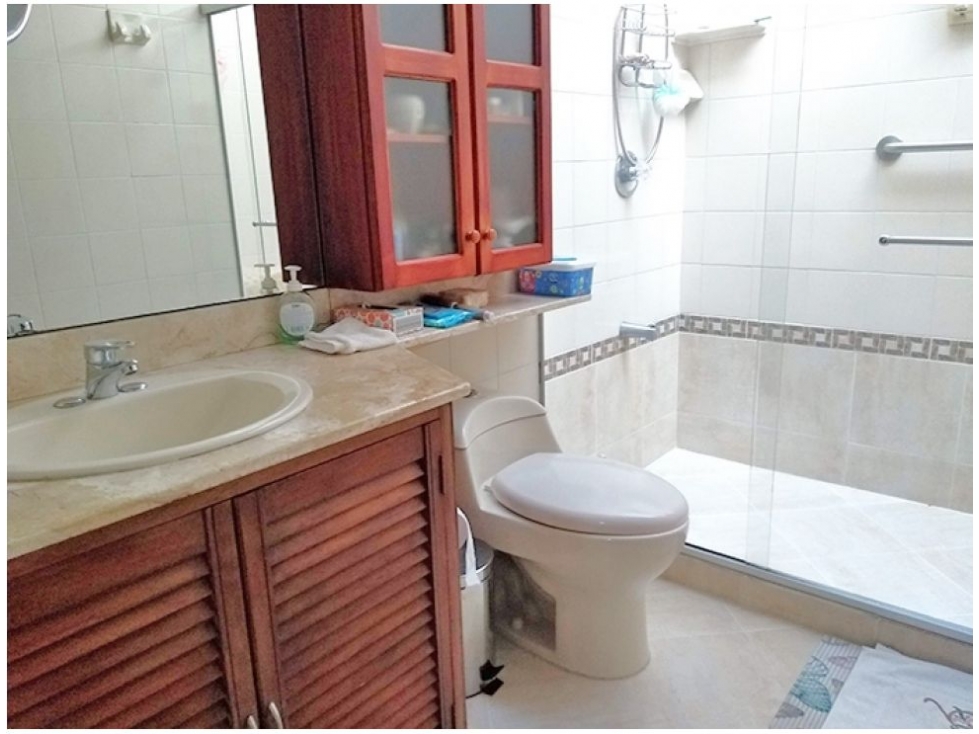 Casa de 4 alcobas en venta en Los Naranjos, Medellín, 302 m² · foto 19 de 24