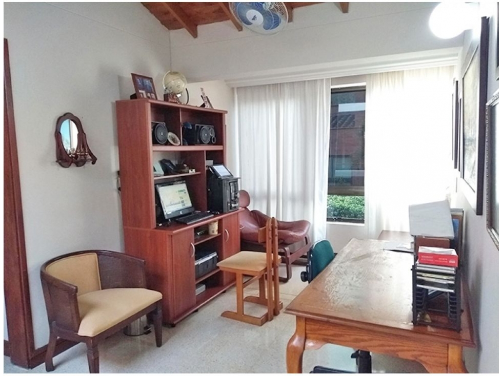 Casa de 4 alcobas en venta en Los Naranjos, Medellín, 302 m² · foto 21 de 24