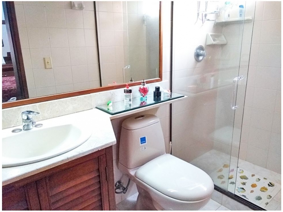 Casa de 4 alcobas en venta en Los Naranjos, Medellín, 302 m² · foto 23 de 24