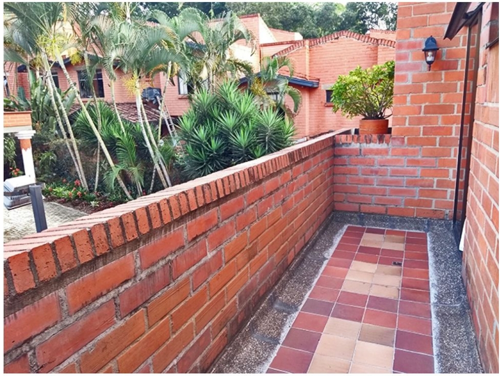Casa de 4 alcobas en venta en Los Naranjos, Medellín, 302 m² · foto 24 de 24