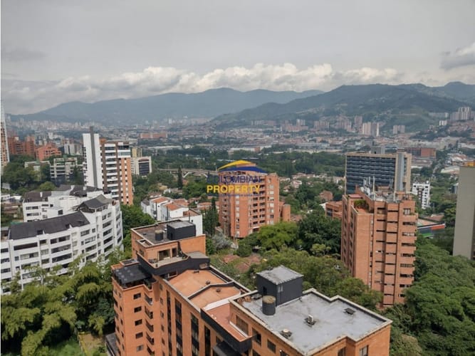 Apartamento de 2 alcobas en venta en El Poblado, Medellín, 77 m² · foto 2 de 6