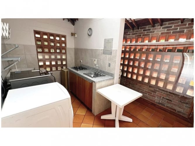 Casa de 3 alcobas en venta en La Catedral, Sabaneta, 362 m² · foto 3 de 24