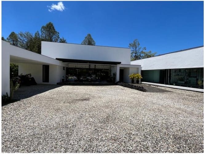 Casa de 3 alcobas en venta en El Tablazo, Rionegro, 479 m² · foto 2 de 16