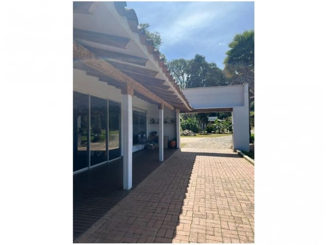 Casa de 3 alcobas en venta en El Porvenir, Rionegro, 320 m² · foto 2 de 20