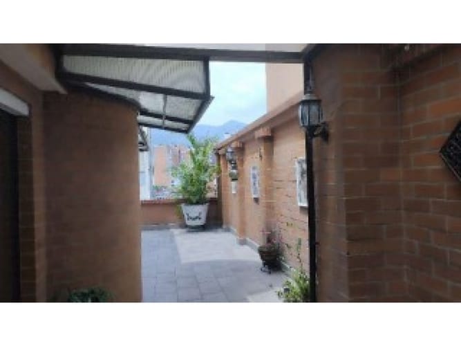 Apartamento de 4 alcobas en venta en Laureles, Medellín, 200 m² · foto 3 de 15