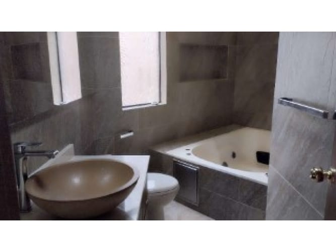 Apartamento de 4 alcobas en venta en Laureles, Medellín, 200 m² · foto 12 de 15