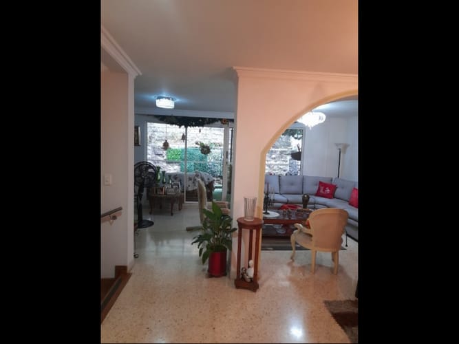 Casa de 3 alcobas en venta en Castropol, Medellín, 185 m² · foto 4 de 24
