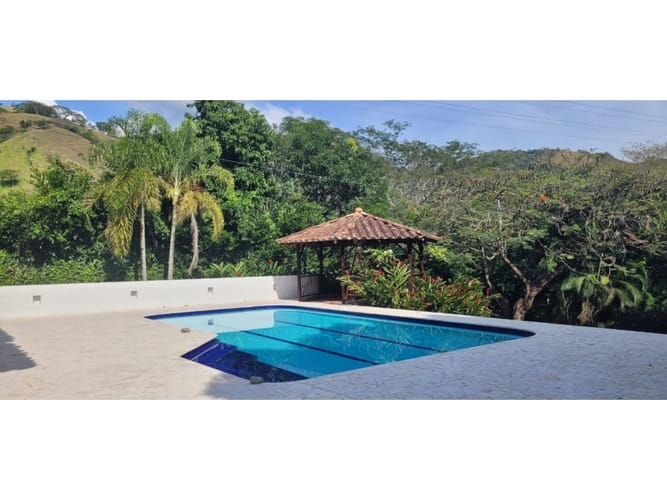 Casa de 4 alcobas en venta en Patio Bonito, Medellín, 290 m² · foto 2 de 12