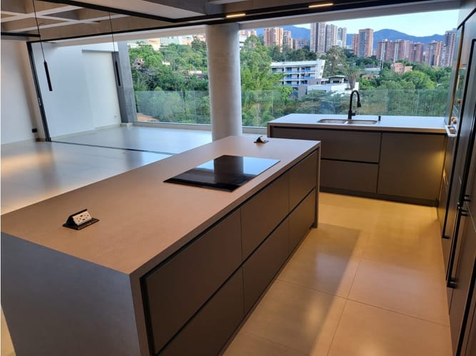 Apartamento en venta en El Poblado, Medellín · foto 3 de 13