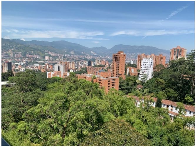 Apartamento de 5 alcobas en venta en Loma Benedictinos, Medellín, 238 m² · foto 2 de 24