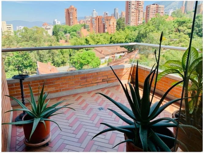 Apartamento de 5 alcobas en venta en Loma Benedictinos, Medellín, 238 m² · foto 3 de 24