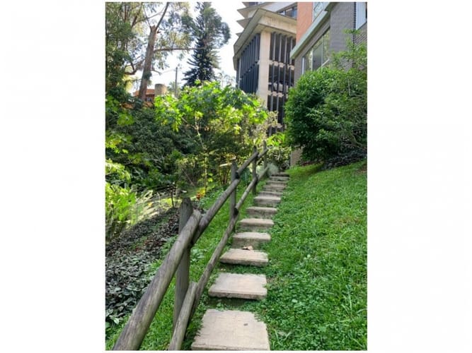 Apartamento de 5 alcobas en venta en Loma Benedictinos, Medellín, 238 m² · foto 11 de 24
