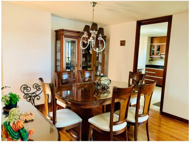 Apartamento de 5 alcobas en venta en Loma Benedictinos, Medellín, 238 m² · foto 13 de 24
