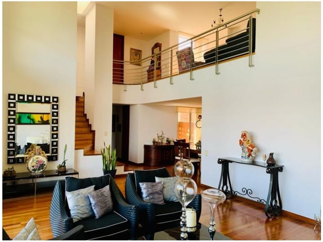 Apartamento de 5 alcobas en venta en Loma Benedictinos, Medellín, 238 m² · foto 16 de 24