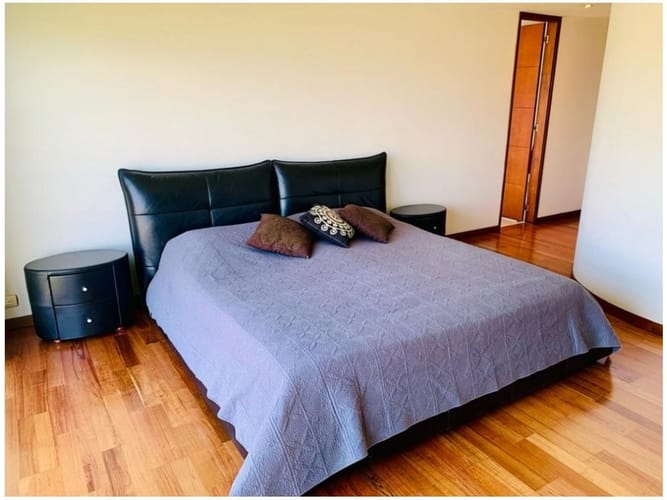 Apartamento de 5 alcobas en venta en Loma Benedictinos, Medellín, 238 m² · foto 18 de 24