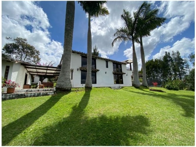 Casa de 5 alcobas en venta en San Antonio De Pereira, El Carmen de Viboral, 330 m² · foto 2 de 20