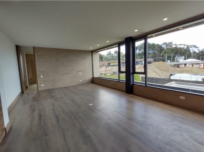 Casa de 3 alcobas en venta en Vía Las Palmas, Envigado, 433 m² · foto 2 de 17
