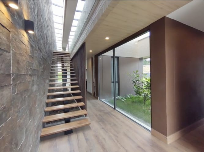 Casa de 3 alcobas en venta en Vía Las Palmas, Envigado, 433 m² · foto 3 de 17