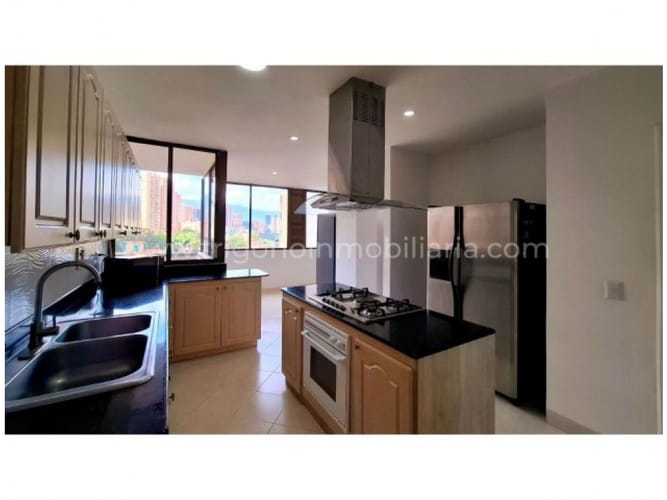 Apartamento de 4 alcobas en venta en Los Balsos, Medellín, 405 m² · foto 8 de 15