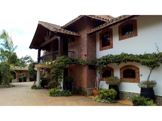 Casa de 4 alcobas en venta en Llano Grande, El Retiro, 1000 m² · foto 2 de 24