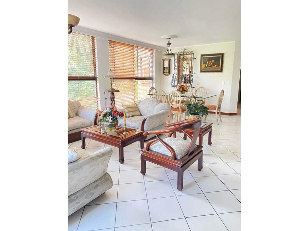 Apartamento en venta en El Poblado, Medellín · foto 3 de 12