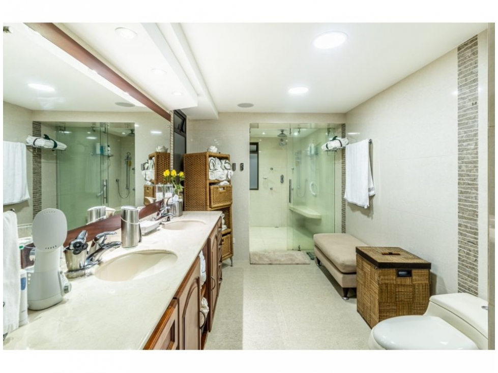 Casa de 3 alcobas en venta en El Poblado, Medellín, 528 m² · foto 6 de 15