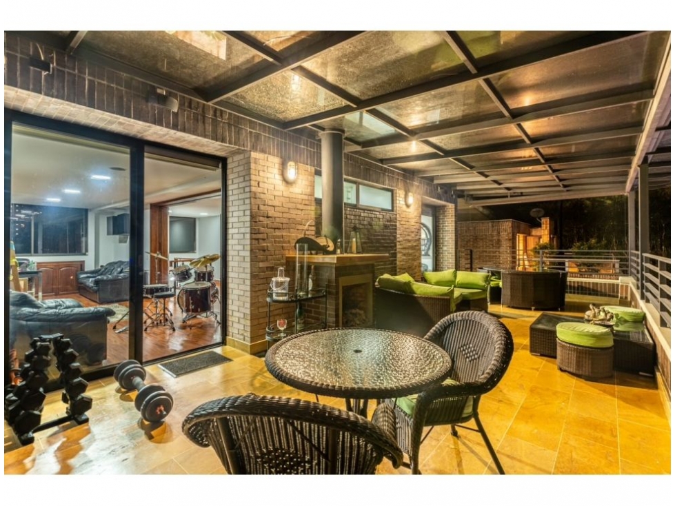 Casa de 3 alcobas en venta en El Poblado, Medellín, 528 m² · foto 7 de 15