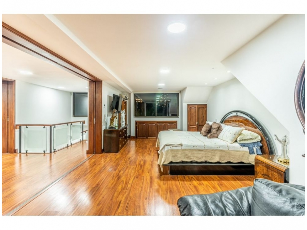 Casa de 3 alcobas en venta en El Poblado, Medellín, 528 m² · foto 8 de 15