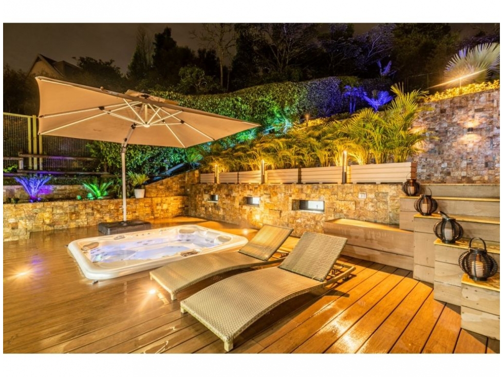 Casa de 3 alcobas en venta en El Poblado, Medellín, 528 m² · foto 9 de 15