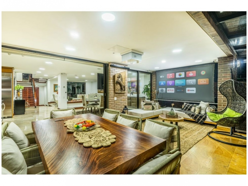 Casa de 3 alcobas en venta en El Poblado, Medellín, 528 m² · foto 10 de 15
