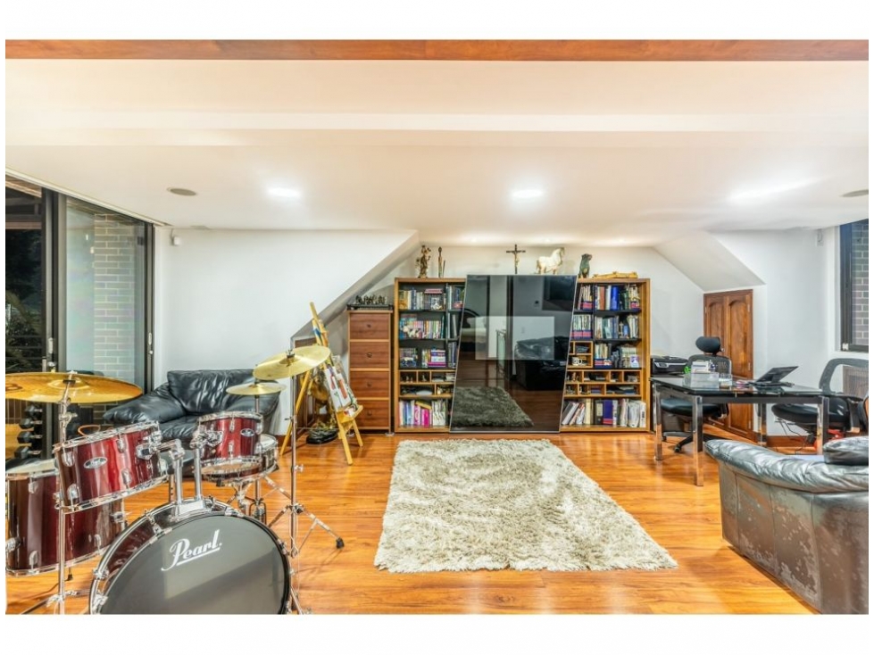 Casa de 3 alcobas en venta en El Poblado, Medellín, 528 m² · foto 11 de 15