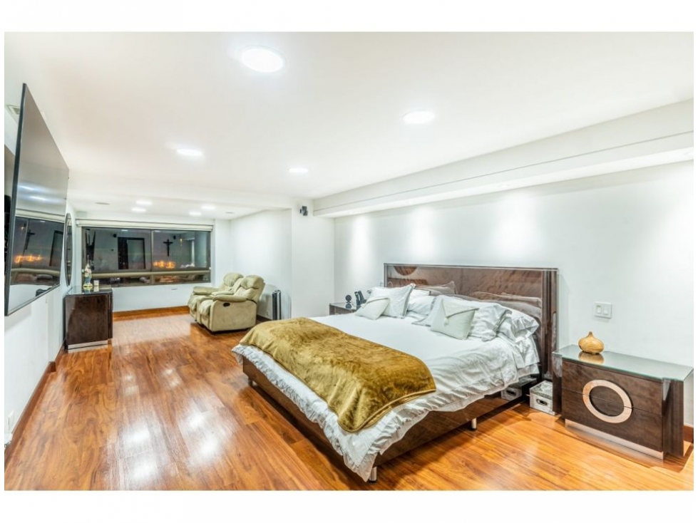 Casa de 3 alcobas en venta en El Poblado, Medellín, 528 m² · foto 12 de 15