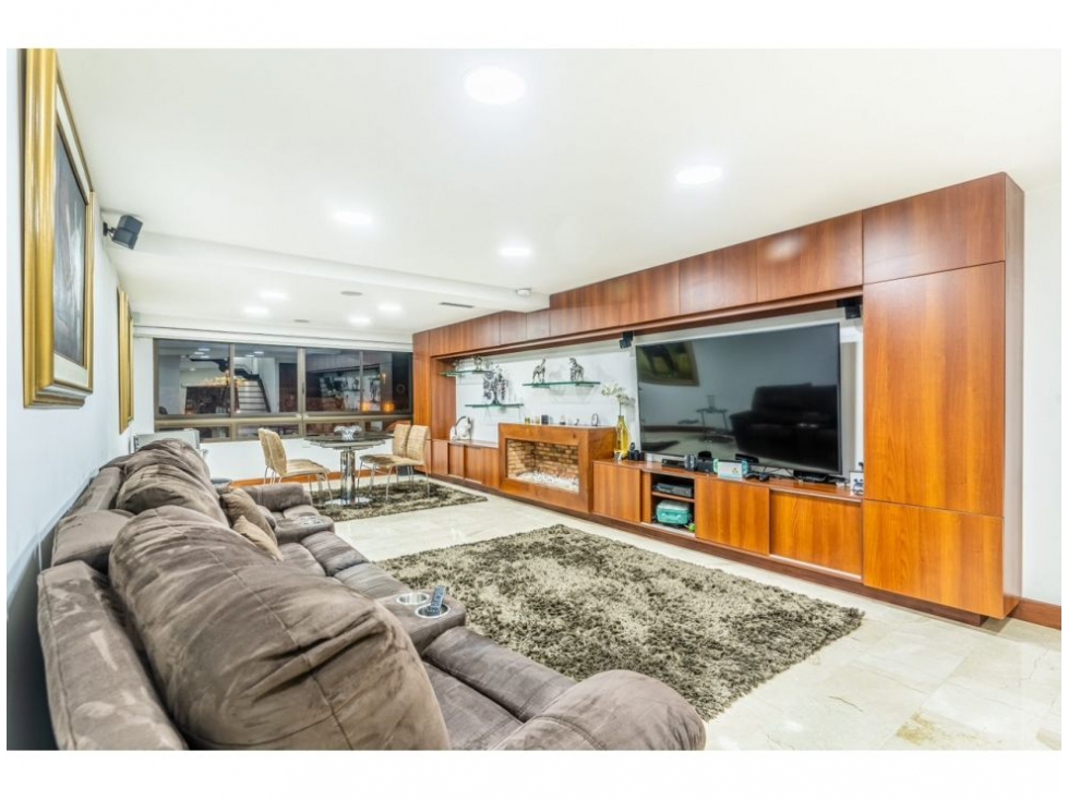 Casa de 3 alcobas en venta en El Poblado, Medellín, 528 m² · foto 14 de 15