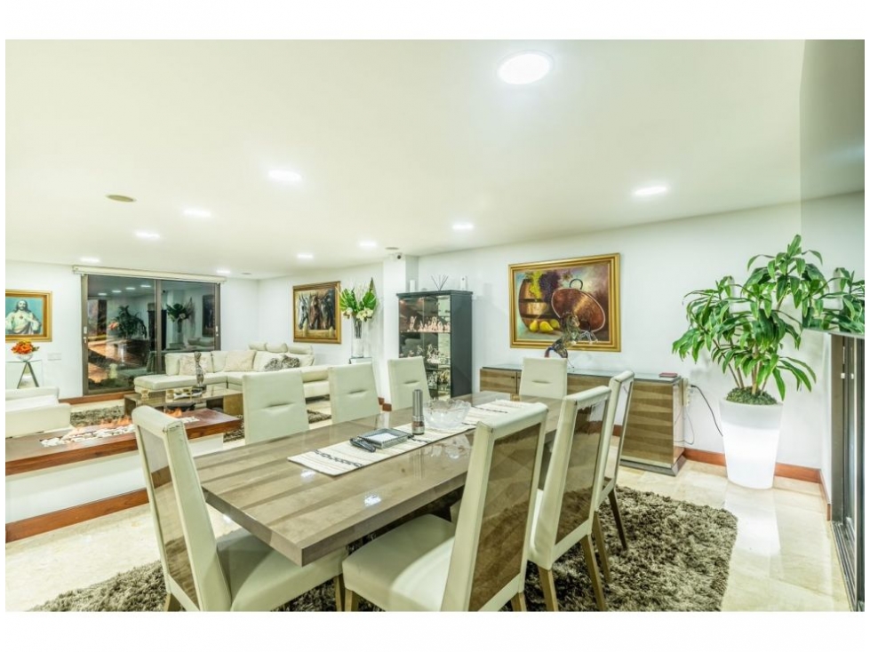 Casa de 3 alcobas en venta en El Poblado, Medellín, 528 m² · foto 15 de 15