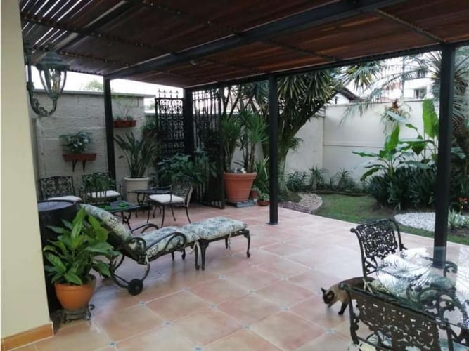 Casa de 4 alcobas en venta en El Poblado, Medellín, 370 m² · foto 2 de 8