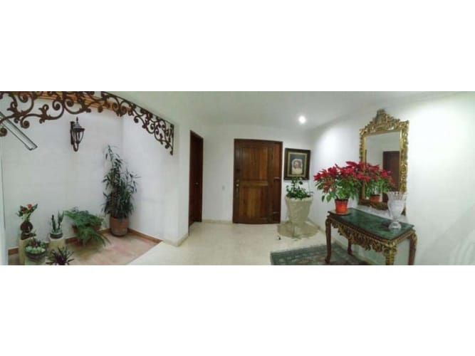Casa de 4 alcobas en venta en El Poblado, Medellín, 370 m² · foto 4 de 8
