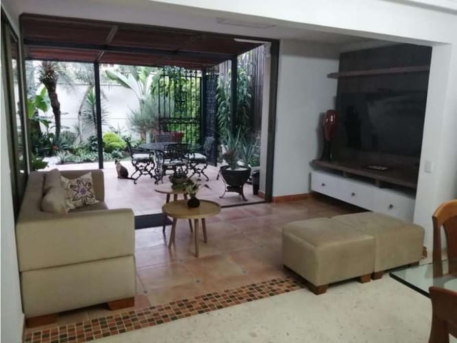 Casa de 4 alcobas en venta en El Poblado, Medellín, 370 m² · foto 8 de 8