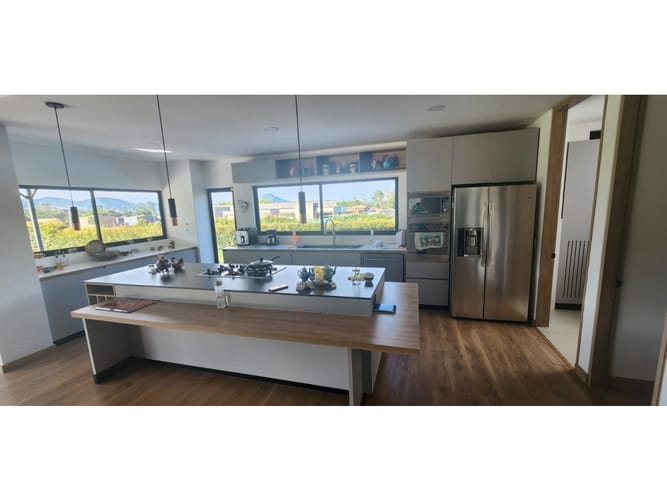 Casa de 5 alcobas en venta en El Tambo, La Ceja, 356 m² · foto 4 de 24